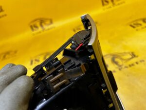 KRATKA NAWIEWU ZEWNETRZNA LEWA DESKI KONSOLI MERCEDES GLS X166