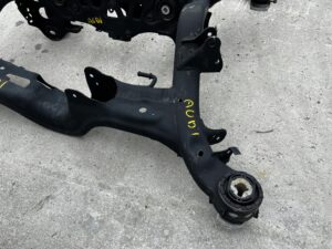 WÓZEK ZAWIESZENIA BELKA SANKI KOŁYSKA TYŁ AUDI A8 D5 Q5 80A A6 C8