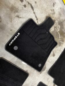 KOMPLET DYWANIKI WYCIERACZKI WELUROWE ORYGINALNE DACIA SANDERO III STEPWAY