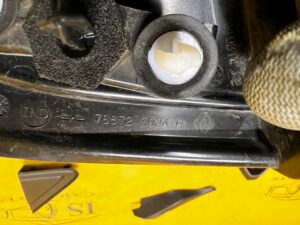 OSŁONA ZAŚLEPKA TRÓJKĄT BŁOTNIKA TYŁ PRAWY DACIA SANDERO III