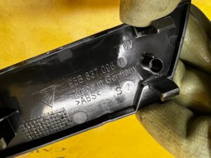 OSŁONA ZAŚLEPKA KLAMKI WEWNĘTRZNEJ DRZWI PRAWA PORSCHE MACAN 95B