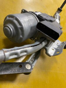 MECHANIZM SILNICZEK WYCIERACZEK EU FORD FIESTA MK8