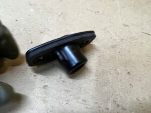 ODBOJNIK MASKI POKRYWY SILNIKA LEWY PORSCHE MACAN 95B