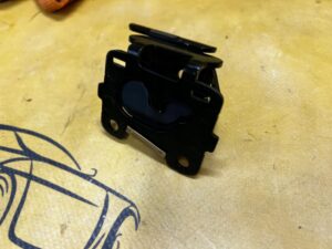 WSPORNIK MOCOWANIE KRATKI BAGAŻNIKA PRAWE PRAWY PORSCHE MACAN 95B