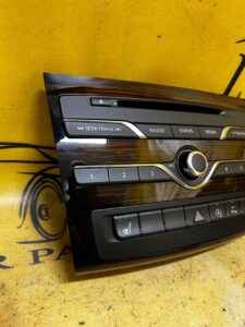 PANEL STEROWANIA RADIO CD GRZANIE FOTELI PARKTRONIC DREWNO INFINITI Q30