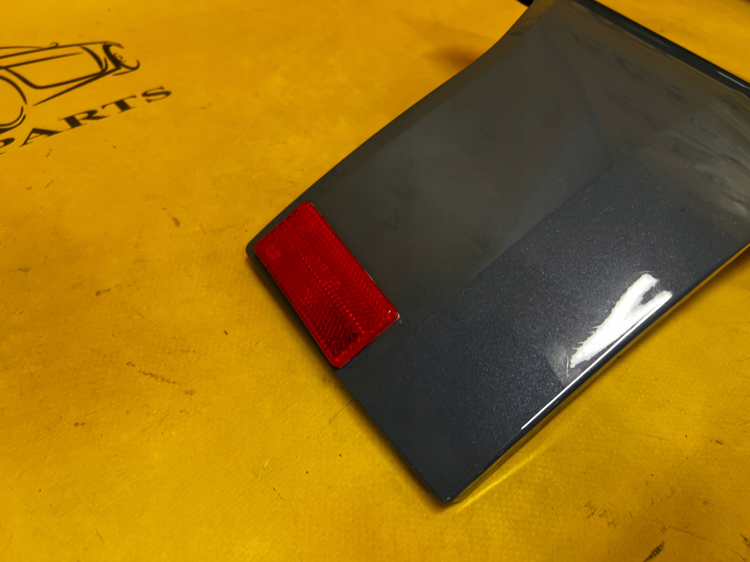 NAROŻNIK BŁOTNIKA TYŁ PRAWY FORD BRONCO 21- AZURE GREY PEARL