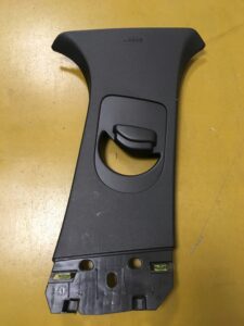 POSZYCIE TAPICERKA SŁUPKA ŚRODKOWEGO B PRAWA PRAWE RENAULT MEGANE IV RS