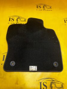 DYWANIK WELUROWY WYCIERACZKA PRZÓD LEWY ORYGINALNY VOLKSWAGEN GOLF VIII