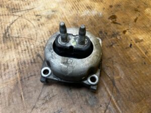 ŁAPA MOCOWANIE PODUSZKA SKRZYNI BIEGÓW MERCEDES GLS X166