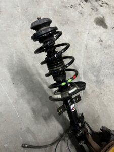 NOGA AMORTYZATOR ZWROTNICA PRZÓD PRAWY DACIA SANDERO III 1.0 TCE 2023R