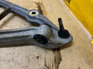 WAHACZ TYŁ TYLNY PRAWY DOLNY CHEVROLET CORVETTE C5 97-04