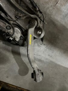 ZWROTNICA PIASTA TARCZA ZACISK WAHACZE PRZÓD LEWY BMW 5 F10 F11 2WD RWD