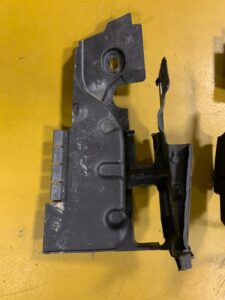 OSŁONA ZAWIASU MASKI KIEROWNICA POWIETRZA CHŁODNIC LEWA PEUGEOT 508 II 19R