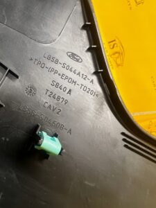 OSŁONA LISTWA ZAŚLEPKA TUNELU ŚRODKOWEGO PRAWA FORD EXPLORER MK6