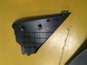 PRAWA OSŁONA BOCZEK TUNELU ŚRODKOWEGO INFINITI Q50