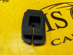 OSŁONA ZAŚLEPKA PLASTIK WYGŁUSZENIE PIANKA RANGE ROVER VELAR L560