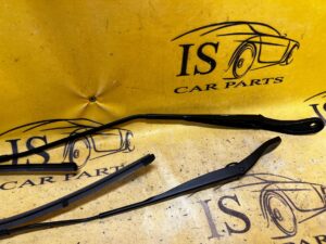 KOMPLET RAMIONA PIÓRA WYCIERACZEK PRZÓD DACIA SANDERO III 2023R