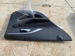 TAPICERKA BOCZEK DRZWI LEWY TYŁ INFINITI Q30 EU