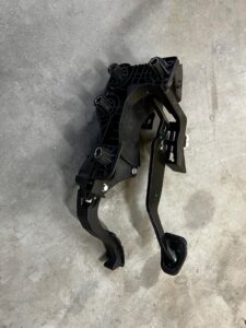 PEDAŁY HAMULCA GAZU SPRZĘGŁA MANUAL DACIA DUSTER II 2