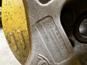 ZWROTNICA TYŁ KOMPLETNA ZACISK PRAWA TESLA MODEL 3 2WD