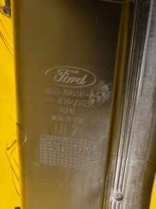 LISTWA OSŁONA BLENDA RYNIENKI BAGAŻNIKA TYŁ LEWA FORD BRONCO 21-