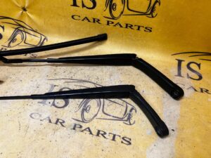 KOMPLET RAMIONA WYCIERACZEK PRZÓD SKODA SCALA