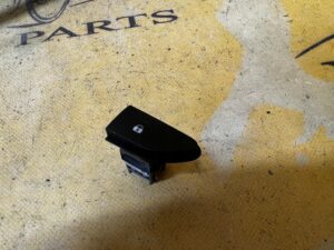 KPL PRZEŁĄCZNIK BLOKADY DRZWI ŚWIATEŁ AWARYJNYCH RENAULT CAPTUR I PRZEDLIFT