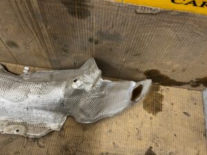 OSŁONA PŁYTA TERMICZNA PRAWA BMW 5 G30