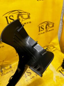 OSŁONA ZAWIASU KLAPY PRAWA AUDI A8 D4