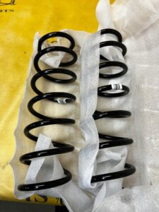 2 X SPRĘŻYNA ZAWIESZENIA TYŁ TYLNA BMW 5 G30 G31 NOWA OEM