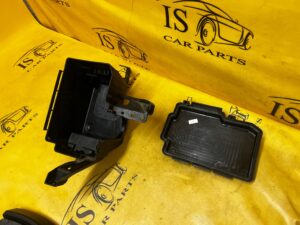 SKRZYNKA OBUDOWA BEZPIECZNIKÓW MERCEDES GL X166