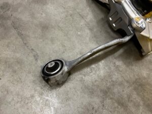 ZWROTNICA PIASTA CZUJNIK ABS PRZÓD PRAWY LAND ROVER DEFENDER II L663