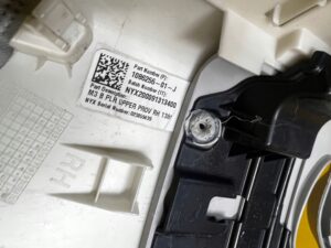 OSŁONA POSZYCIE SŁUPKA B ŚRODKOWEGO PRAWA PRAWE TESLA MODEL 3 PRZEDLIFT