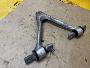 WAHACZ PRZÓD PRZEDNI LEWY GÓRNY CHEVROLET CORVETTE C5 97-04