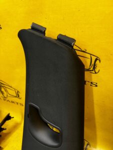 OSŁONA POSZYCIE TAPICERKA SŁUPKA TYŁ C PRAWA PRAWE PORSCHE CAYENNE II 7P5