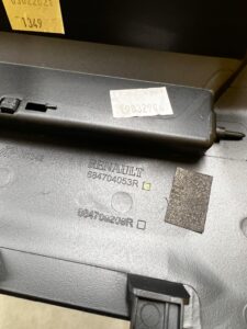 MOCOWANIE TELEFONU SCHOWEK GÓRNY DESKI KONSOLI DACIA SANDERO III