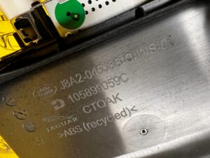 SCHOWEK KONSOLI ŚRODKOWEJ GNIAZDO PORT USB HDMI SIM RANGE ROVER VELAR L560