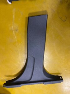 OSŁONA DOLNA SŁUPKA B PRAWA 5D FORD FIESTA MK8