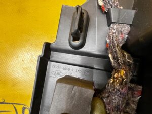 POSZYCIE OSŁONA OBUDOWA SŁUPKA TYŁ PRAWA PRAWY DACIA LODGY LIFT 2022R