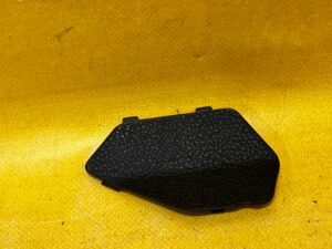 ZAŚLEPKA ŚRUB OSŁONY PROGU BAGAŻNIKA LEWA BMW 2 F22 F23