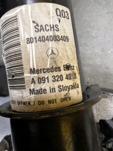 NOGA AMORTYZATOR ZWROTNICA ZAWIESZENIE PRZÓD PRAWY INFINITI Q30