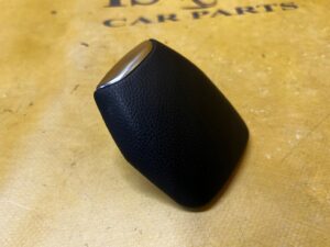 POKRYWA PRZYCISK ZAMKA TUNELU ŚRODKOWEGO SKÓRA MERCEDES CLS W218