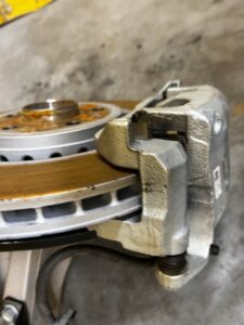 ZWROTNICA ZAWIESZENIE PIASTA TARCZA PRZÓD LEWY RENAULT ESPACE VI