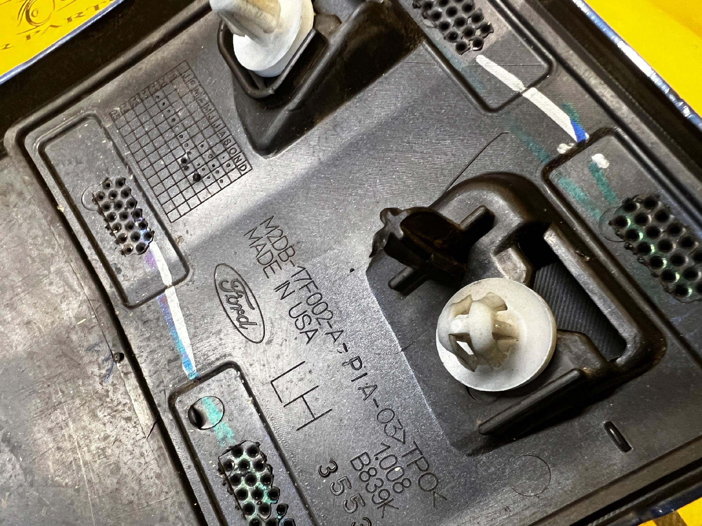 NAROŻNIK BŁOTNIKA TYŁ LEWY FORD BRONCO 21- VELOCITY BLUE PEARL METALIC