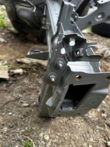 ĆWIARTKA PODŁUŻNICA FARTUCH KIELICH PRZÓD LEWY DACIA SANDERO III STEPWAY