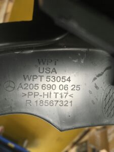 LISTWA OSŁONA PROGU MERCEDES C KLASA W205 PRAWY
