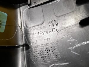 POSZYCIE OSŁONA OBUDOWA SŁUPKA ŚRODKOWEGO B PRAWY FORD RANGER MK5 V