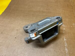 ŁAPA MOCOWANIE PODUSZKA SILNIKA FORD FIESTA MK8 1.0 ECOBOOST