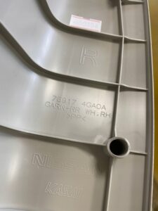 OSŁONA PROGU SŁUPKA PRAWY TYŁ INFINITI Q50