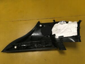 PRAWY BOCZEK TAPICERKA BAGAŻNIKA INFINITI Q30